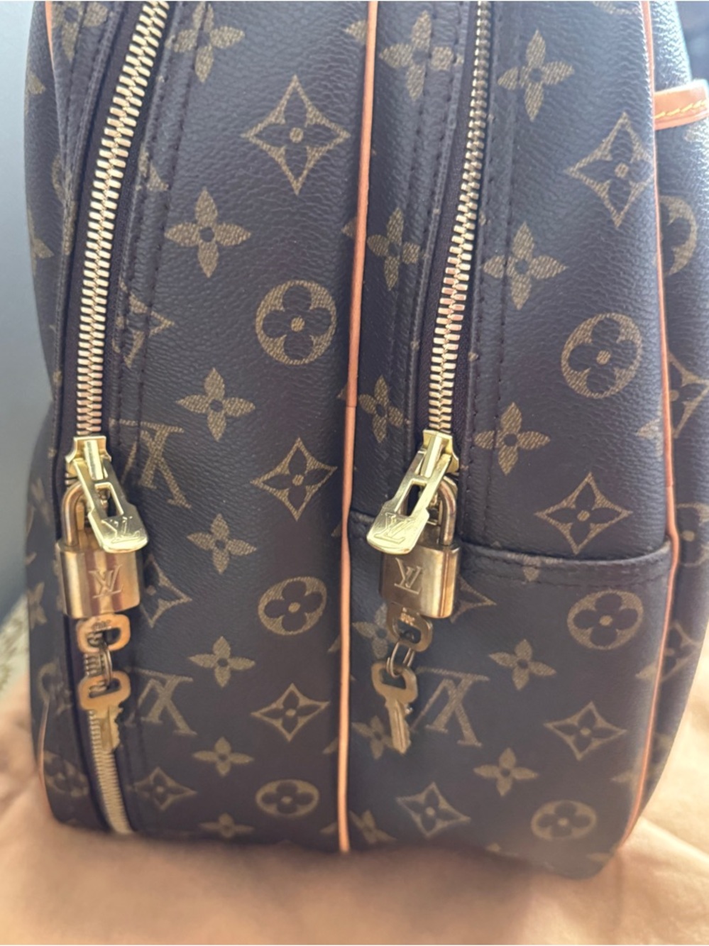 Louis Vuitton Monogram Alize Weekender - Picture 3 of 16